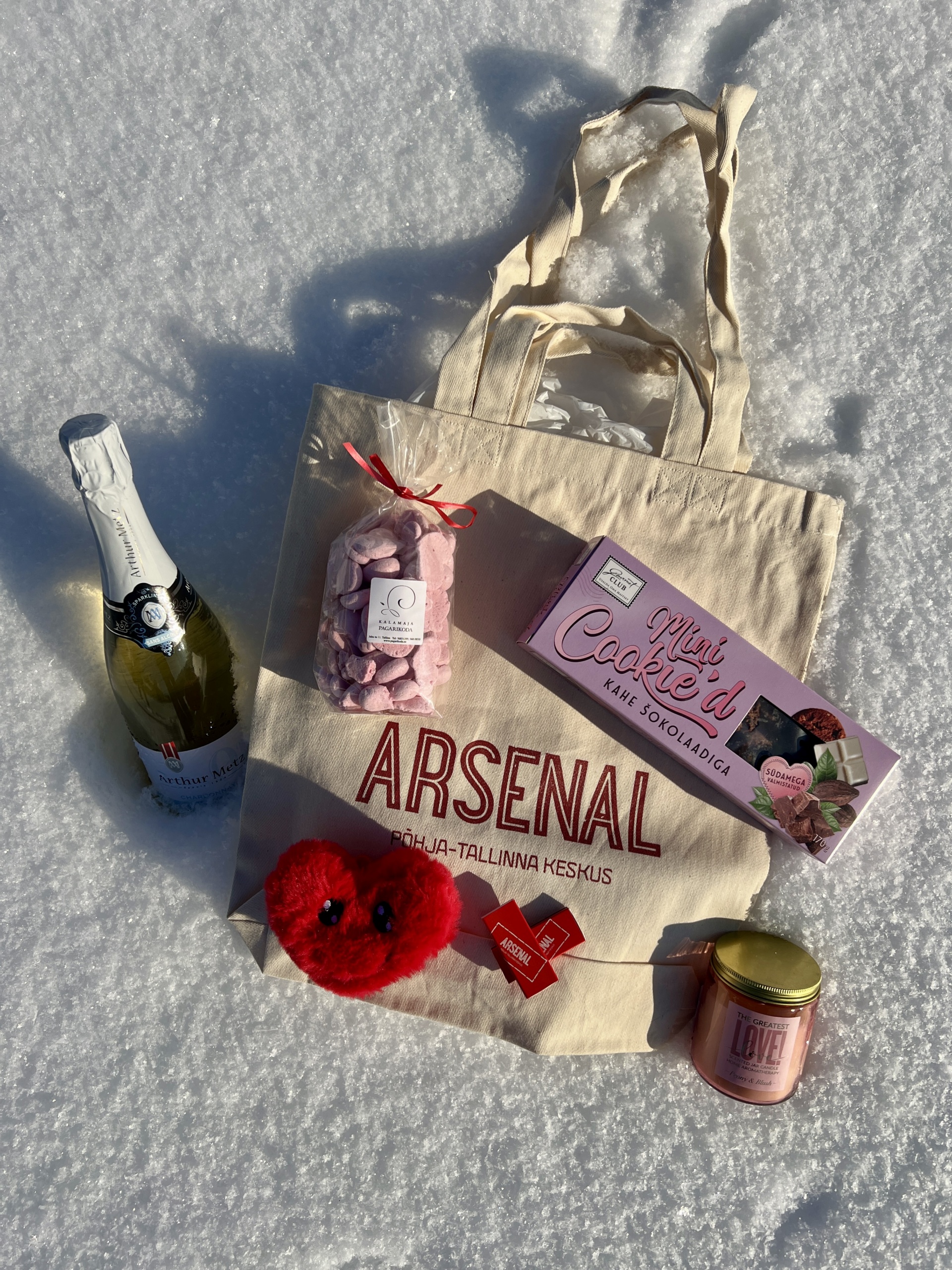 Uuringutest on selgunud, et inimesel saab olla korraga kuni viis väga lähedast sõpra. Seetõttu tahame meiegi oma viiele sõbrale kinkida kotikese hea ja paremaga